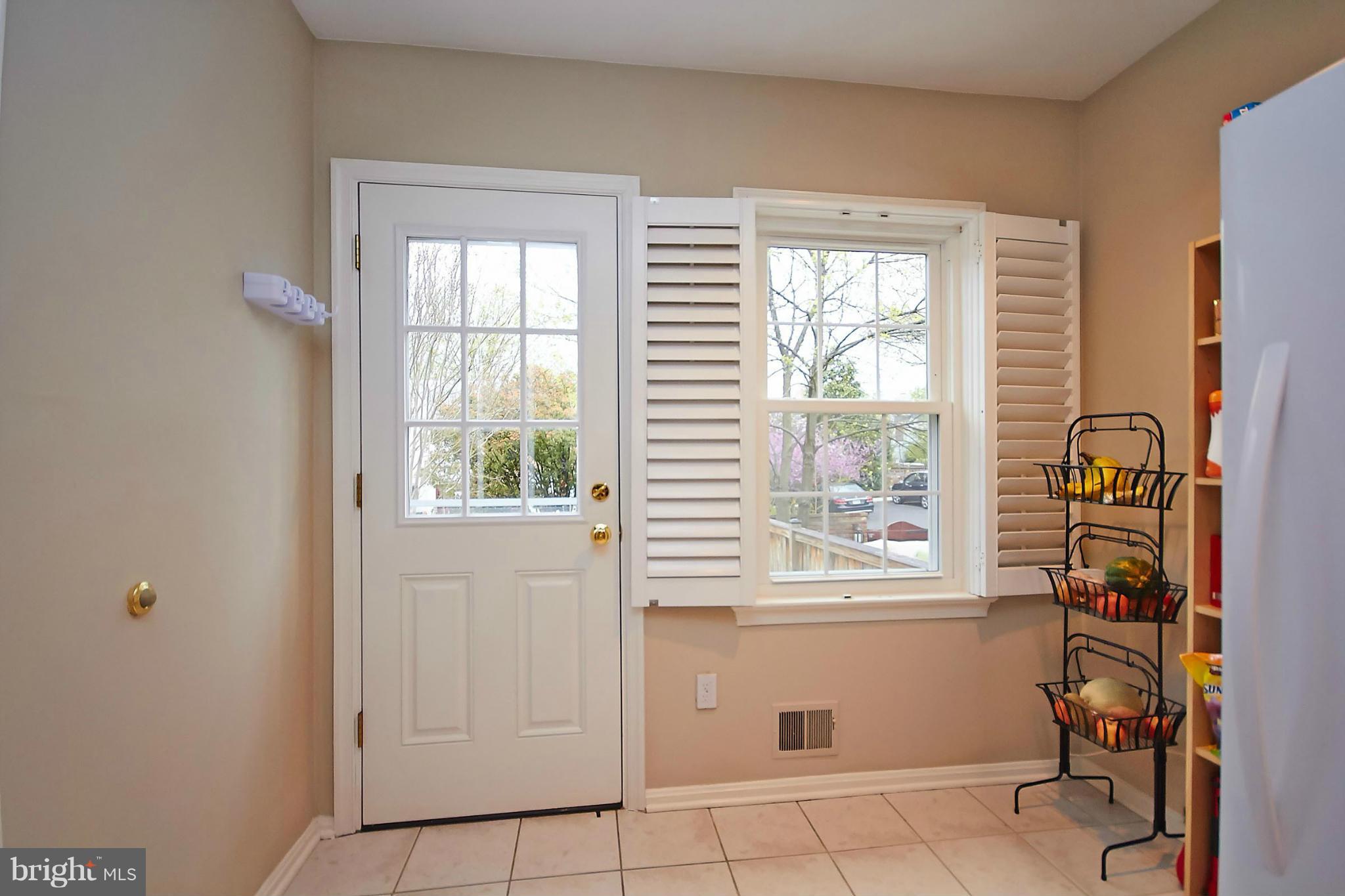 1124 Kensington Road McLean, VA 22101 - Photo 11 of 29 Interior (General)