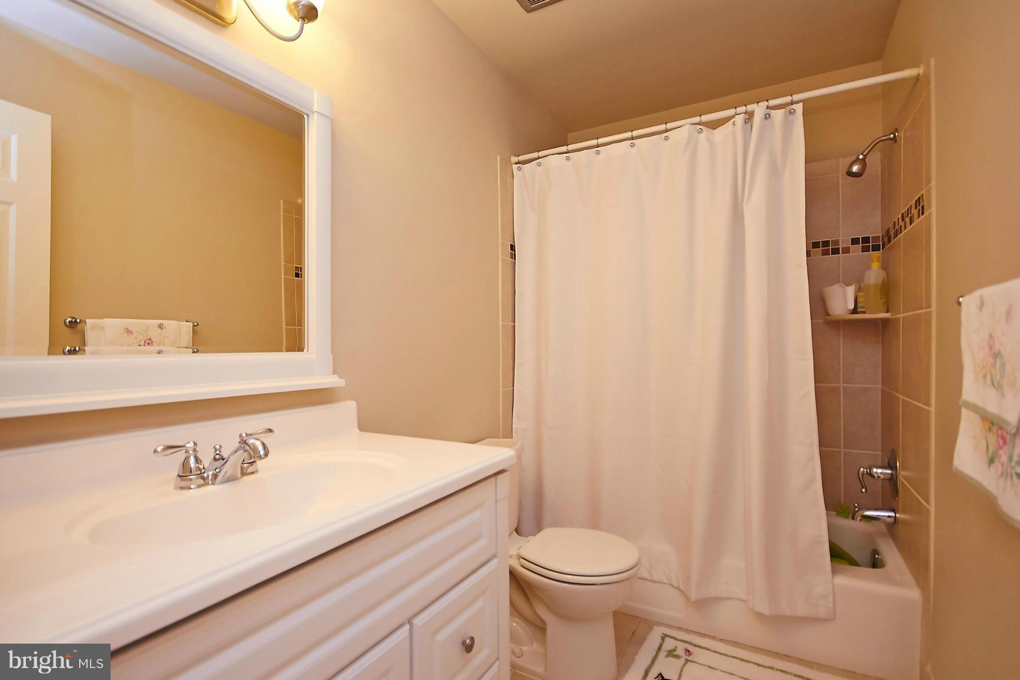 1124 Kensington Road McLean, VA 22101 - Photo 17 of 29 Bath