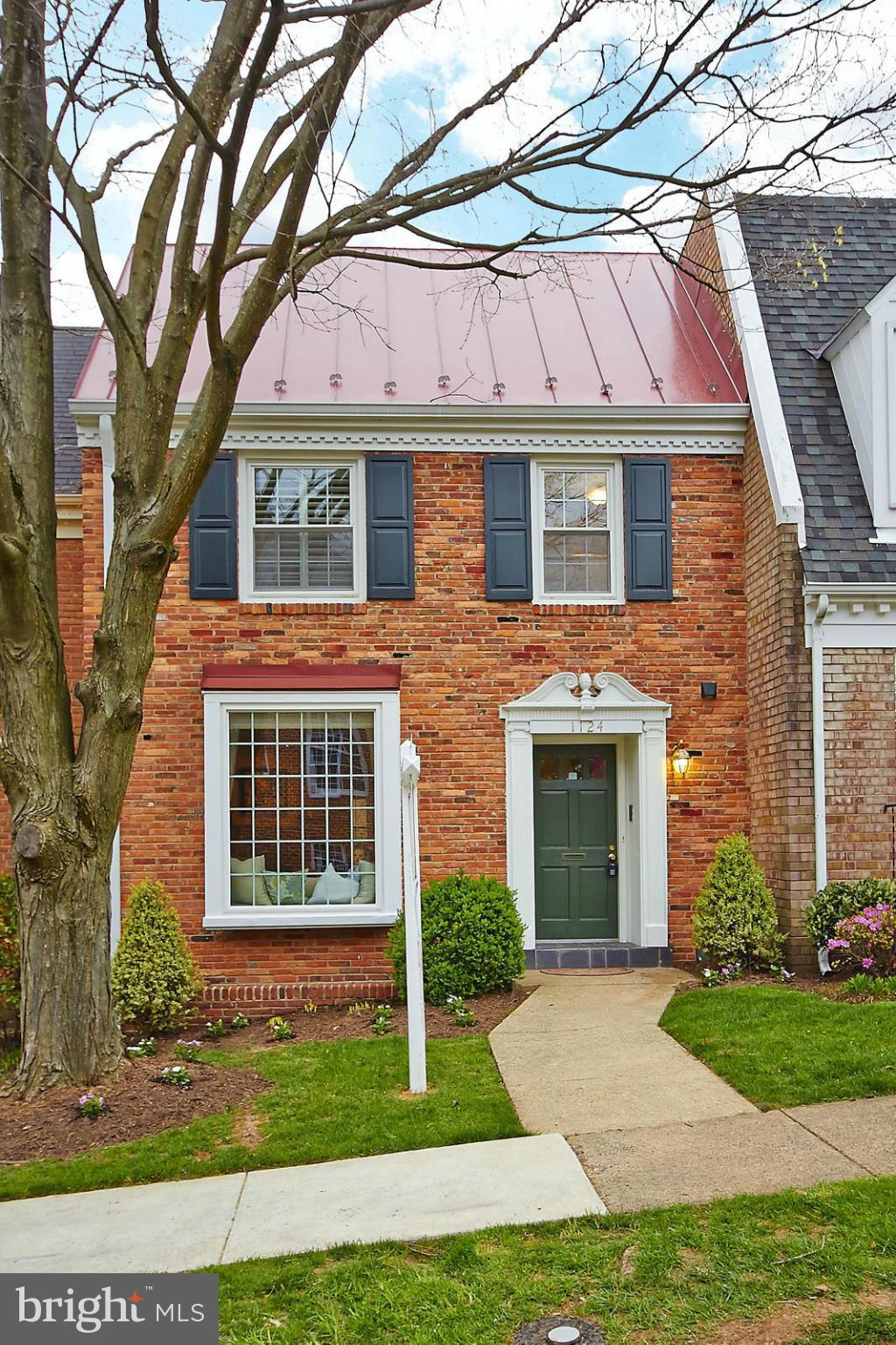 1124 Kensington Road McLean, VA 22101 - Photo 3 of 29 Exterior (Front)