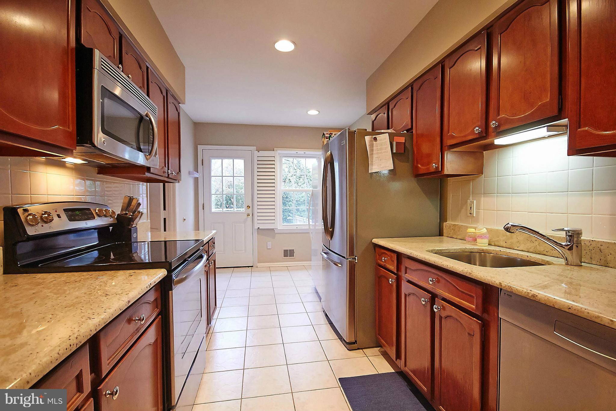 1124 Kensington Road McLean, VA 22101 - Photo 9 of 29 Kitchen