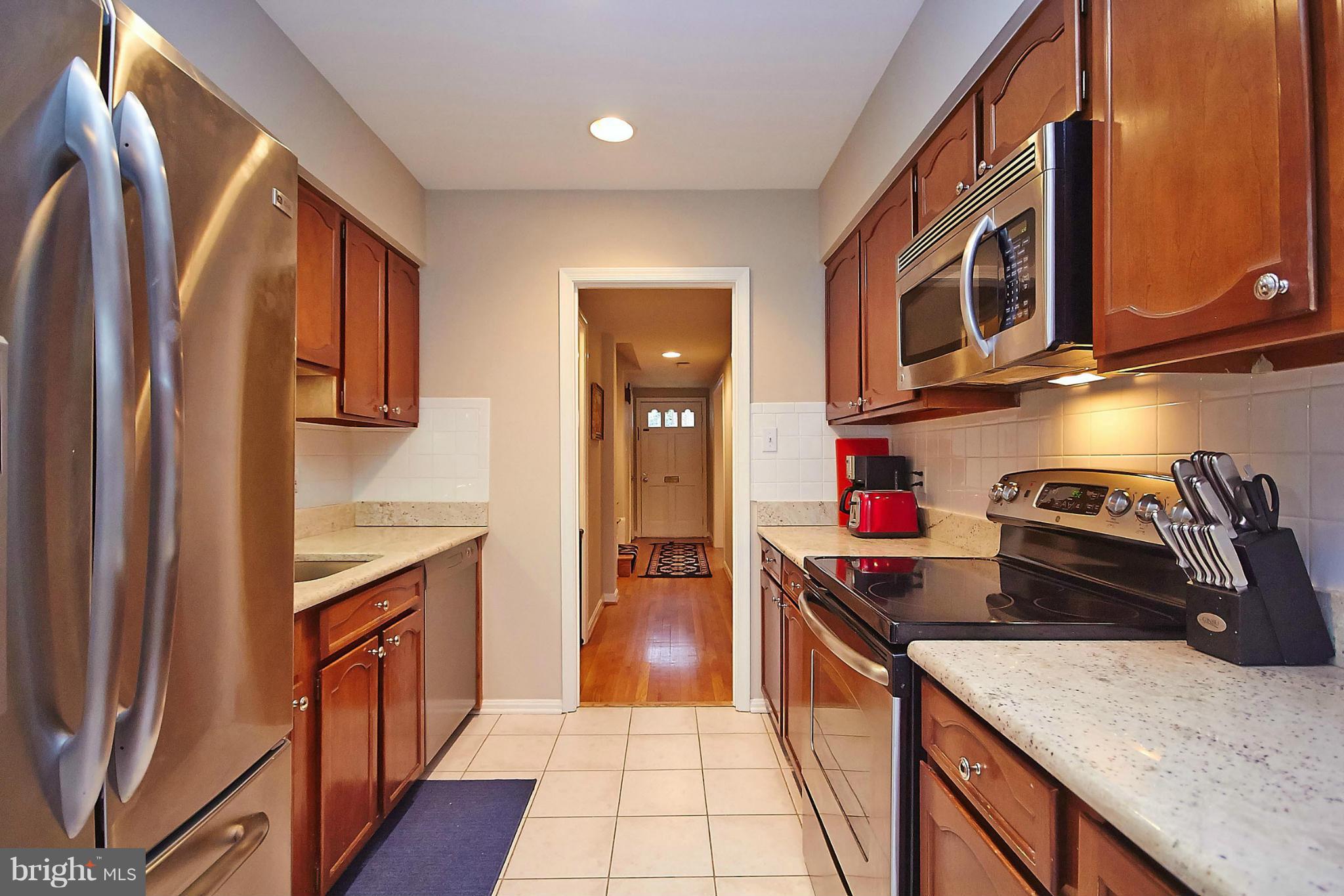 1124 Kensington Road McLean, VA 22101 - Photo 10 of 29 Kitchen