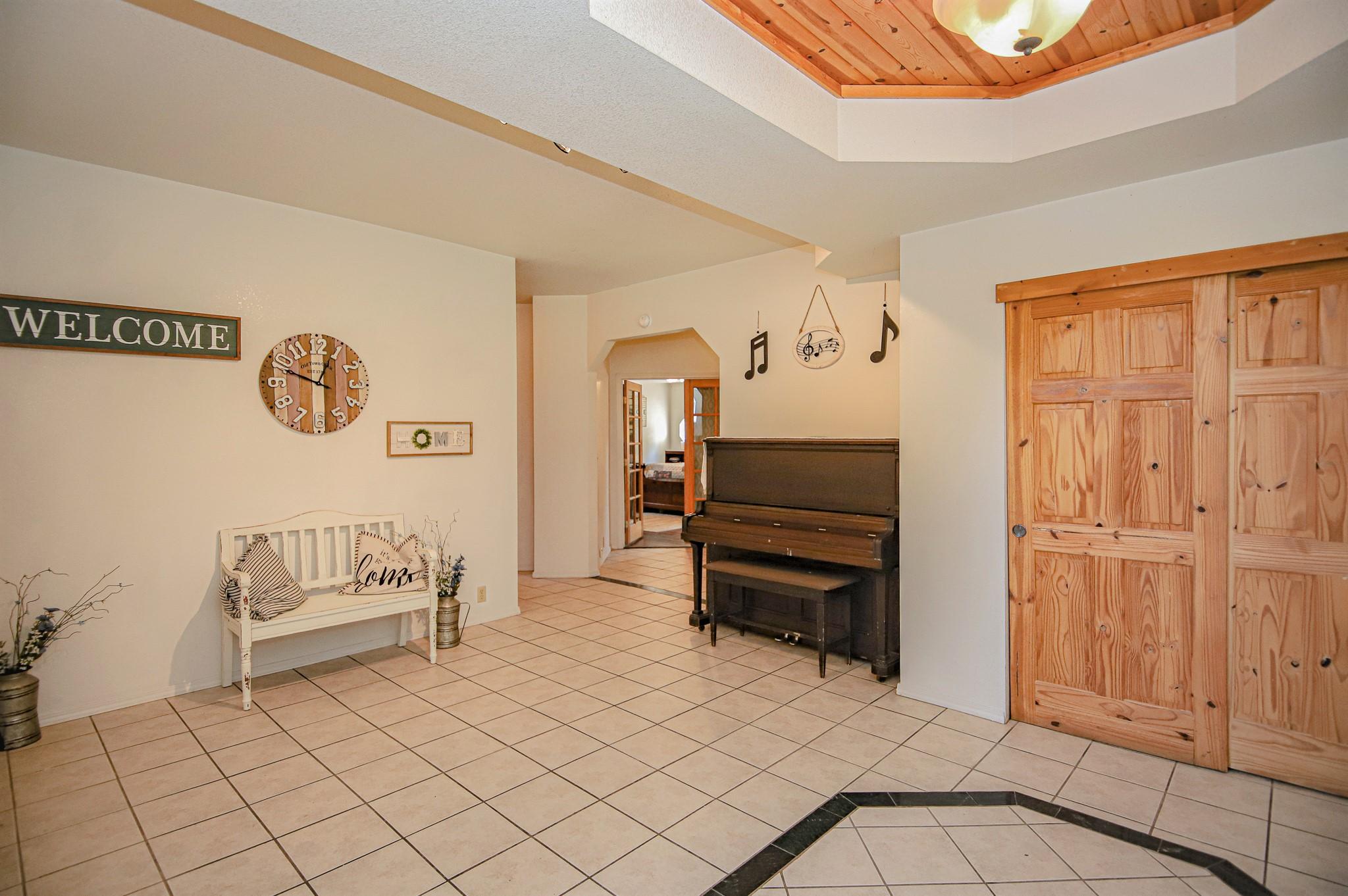 6033 Dodge Road White City, OR 97503 - Photo 11 of 35 Entry