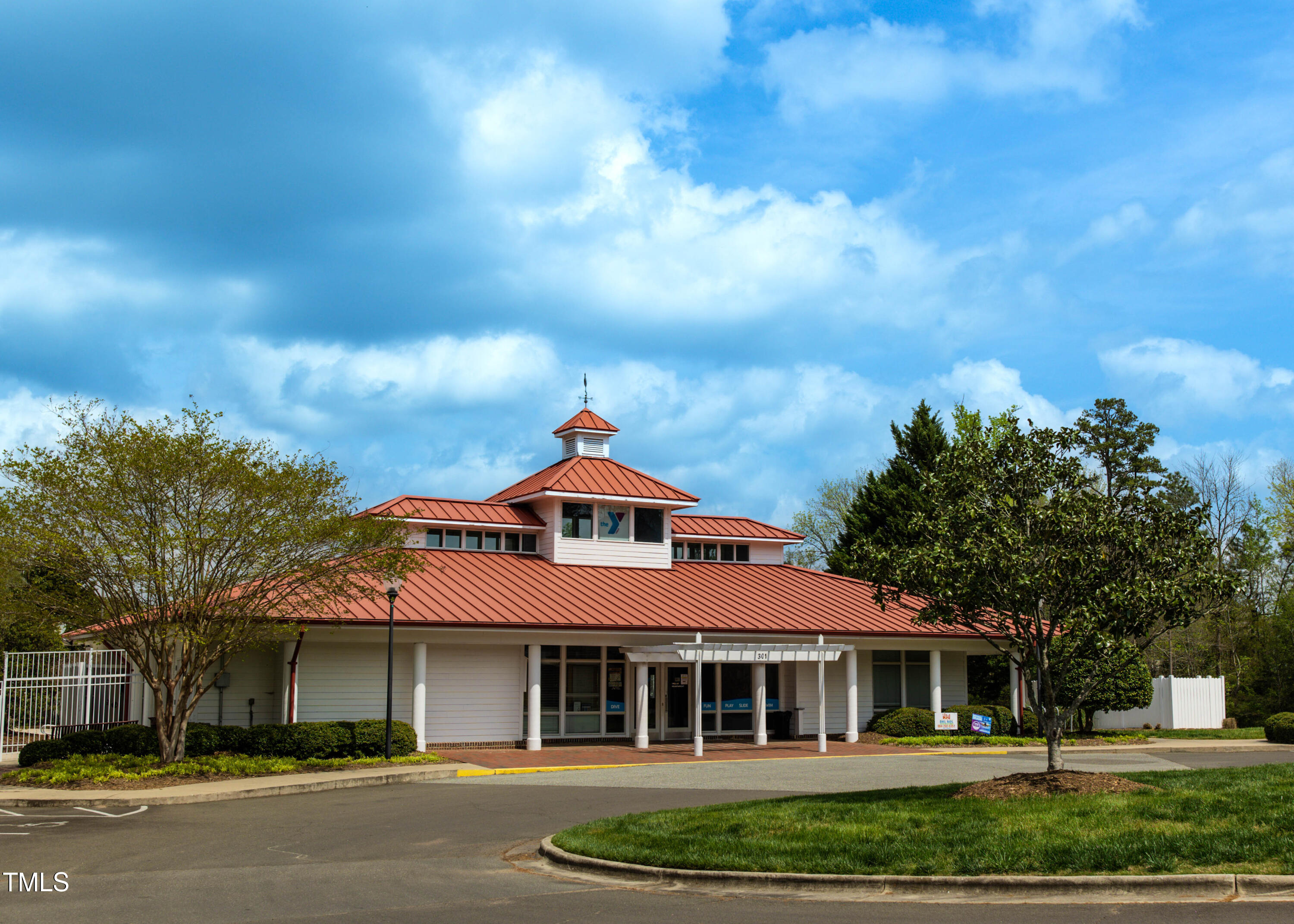 212 West Barbee Chapel Road Chapel Hill, NC 27517 - Photo 71 of 75 a front view of a house with a yard