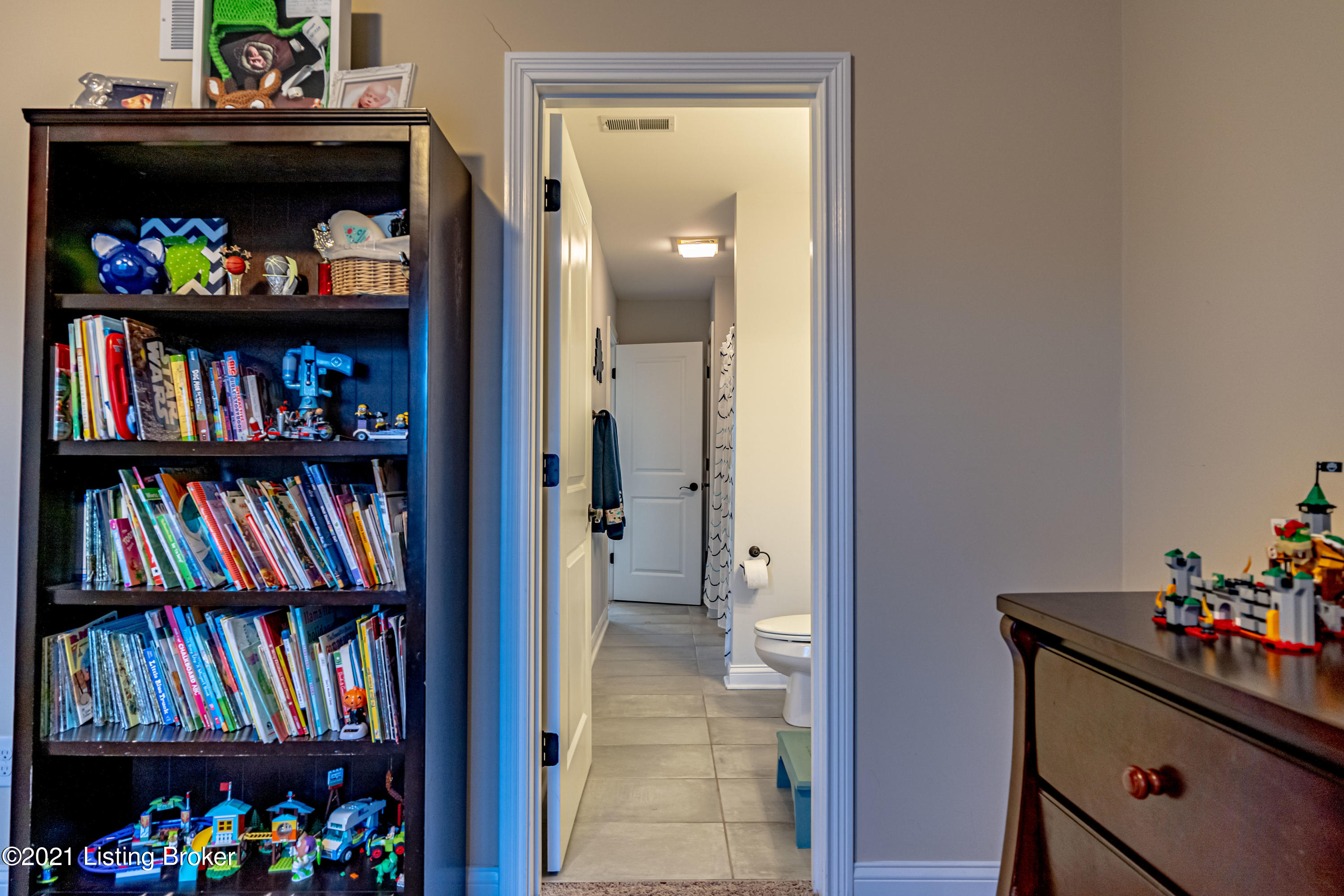 1012 Rose Ridge Road Versailles, KY 40383 - Photo 27 of 56 Jack and Jill Bathroom View
