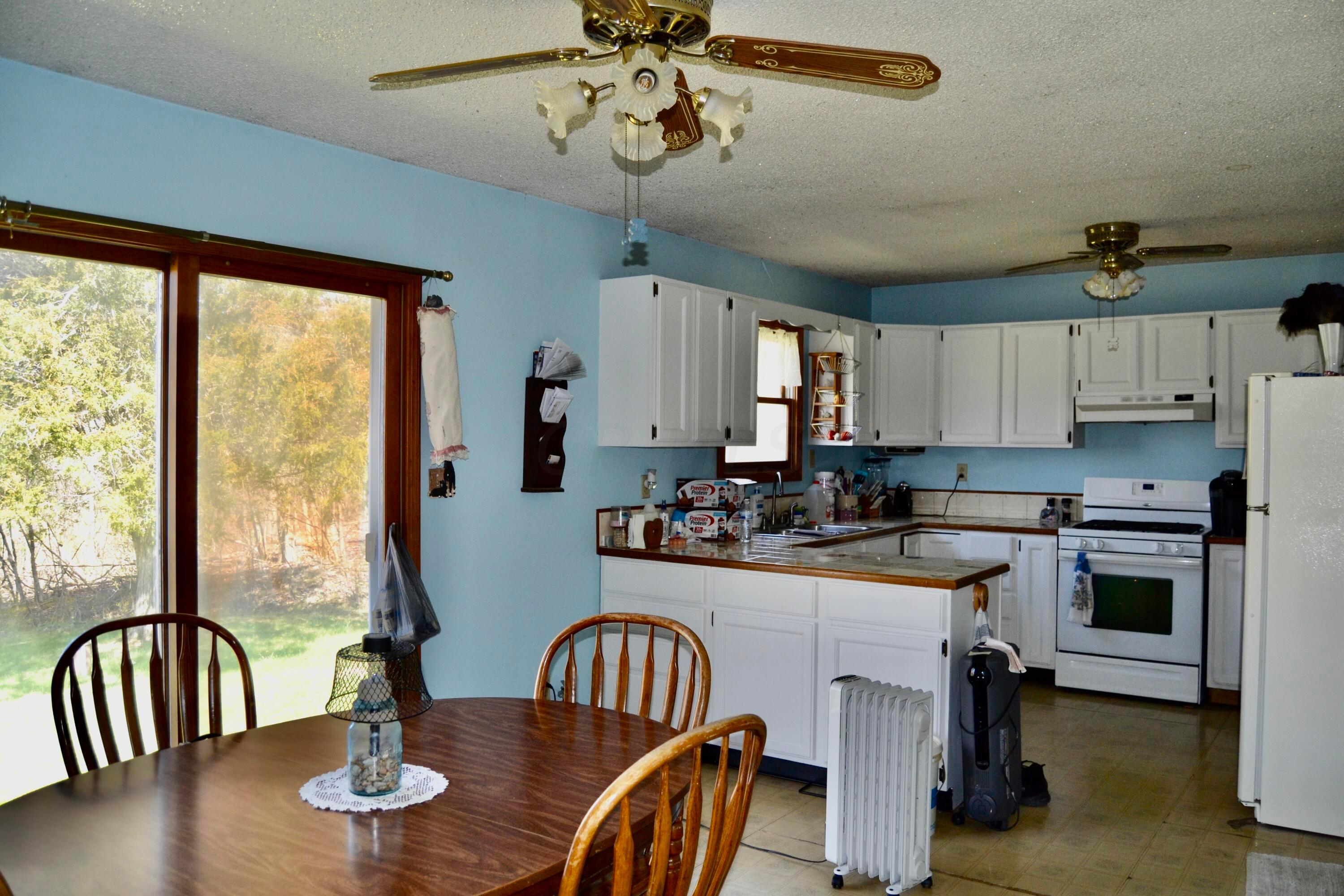 12390 Dodds Road Southeast Heath, OH 43056 - Photo 16 of 34 Large Eat in Kitchen