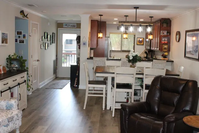 $279,999 | 1600 Northeast Dixie Highway, Unit 11202, Jensen Beach, FL 34957