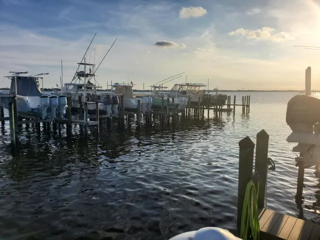 $279,999 | 1600 Northeast Dixie Highway, Unit 11202, Jensen Beach, FL 34957