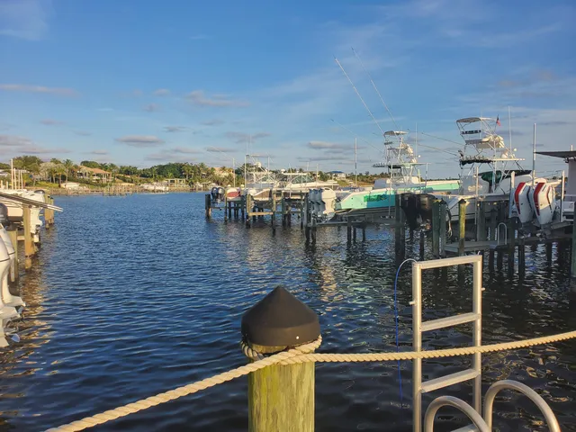 $279,999 | 1600 Northeast Dixie Highway, Unit 11202, Jensen Beach, FL 34957