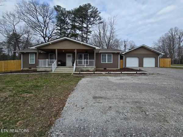 $375,000 | 806 Cooper Lake Road, Oneida, TN 37841