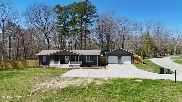 $375,000 | 806 Cooper Lake Road, Oneida, TN 37841