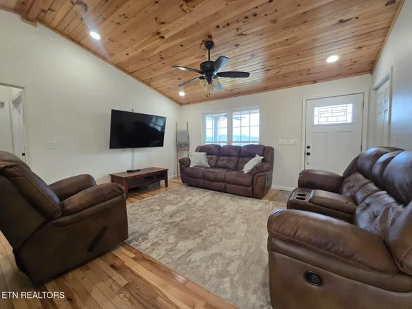 $365,000 | 806 Cooper Lake Road, Oneida, TN 37841