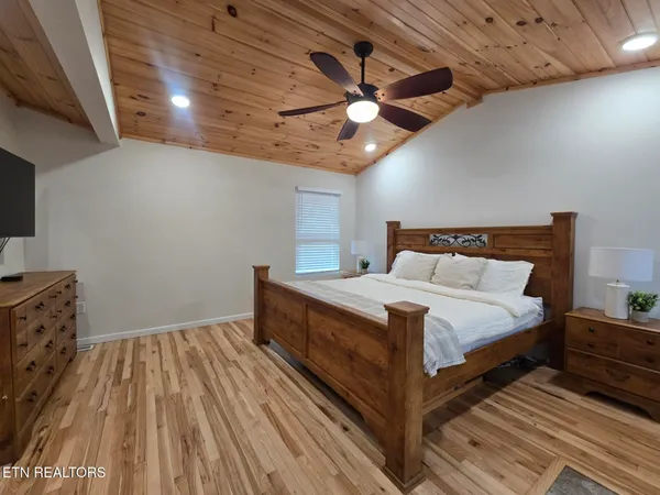 $365,000 | 806 Cooper Lake Road, Oneida, TN 37841