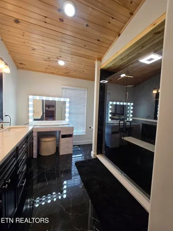 $365,000 | 806 Cooper Lake Road, Oneida, TN 37841
