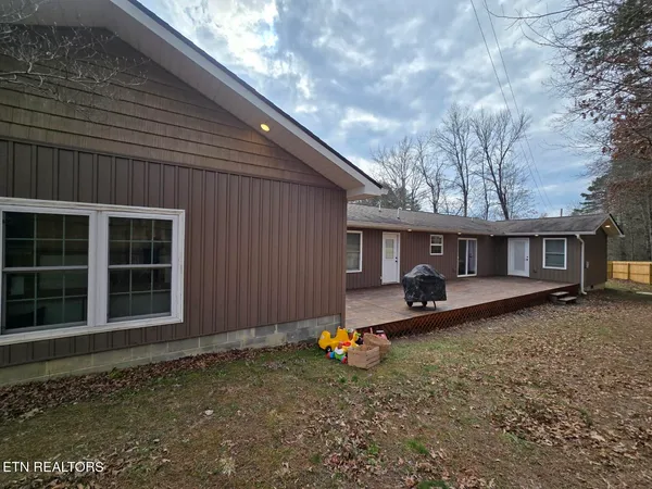 $365,000 | 806 Cooper Lake Road, Oneida, TN 37841
