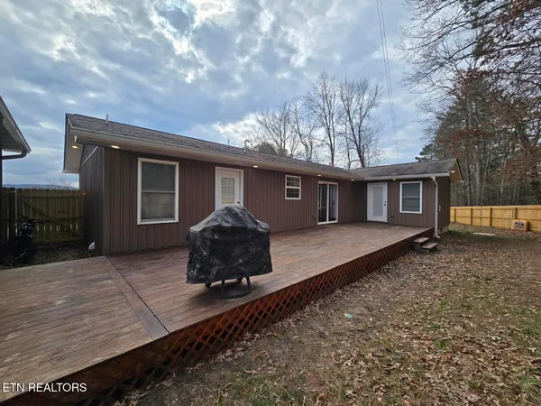 $365,000 | 806 Cooper Lake Road, Oneida, TN 37841