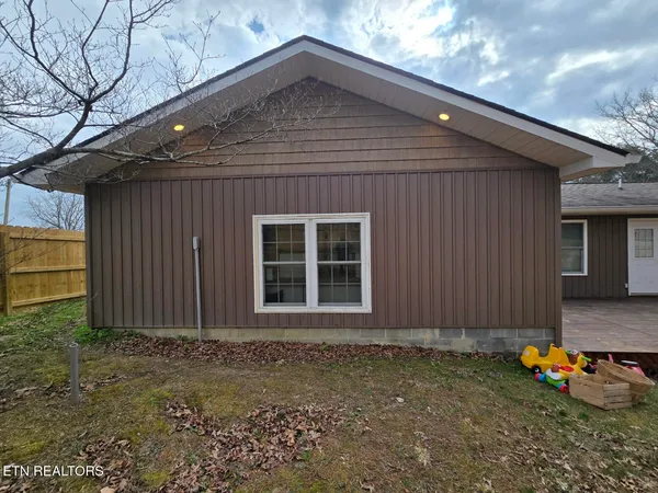 $365,000 | 806 Cooper Lake Road, Oneida, TN 37841