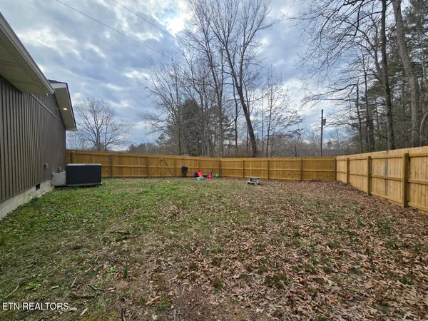 $365,000 | 806 Cooper Lake Road, Oneida, TN 37841