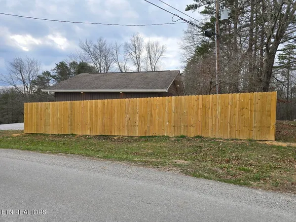 $365,000 | 806 Cooper Lake Road, Oneida, TN 37841