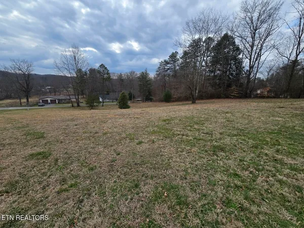 $365,000 | 806 Cooper Lake Road, Oneida, TN 37841