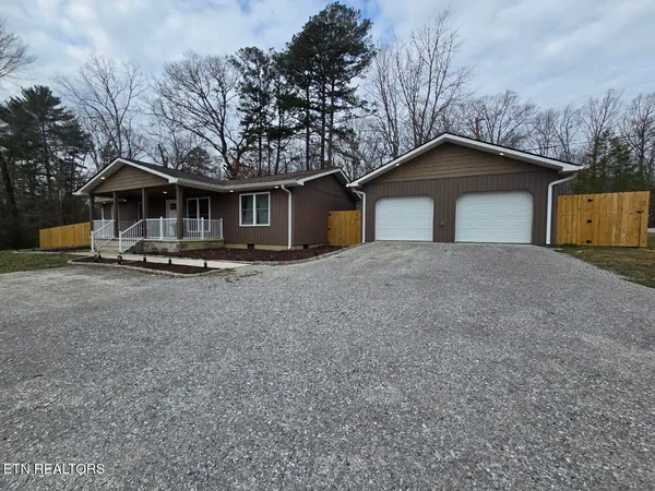 $365,000 | 806 Cooper Lake Road, Oneida, TN 37841