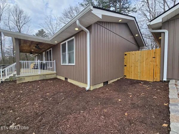 $365,000 | 806 Cooper Lake Road, Oneida, TN 37841