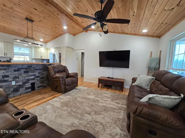 $365,000 | 806 Cooper Lake Road, Oneida, TN 37841