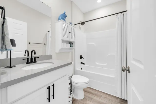 $499,000 | 221 Picnic Place, Freeport, FL 32439