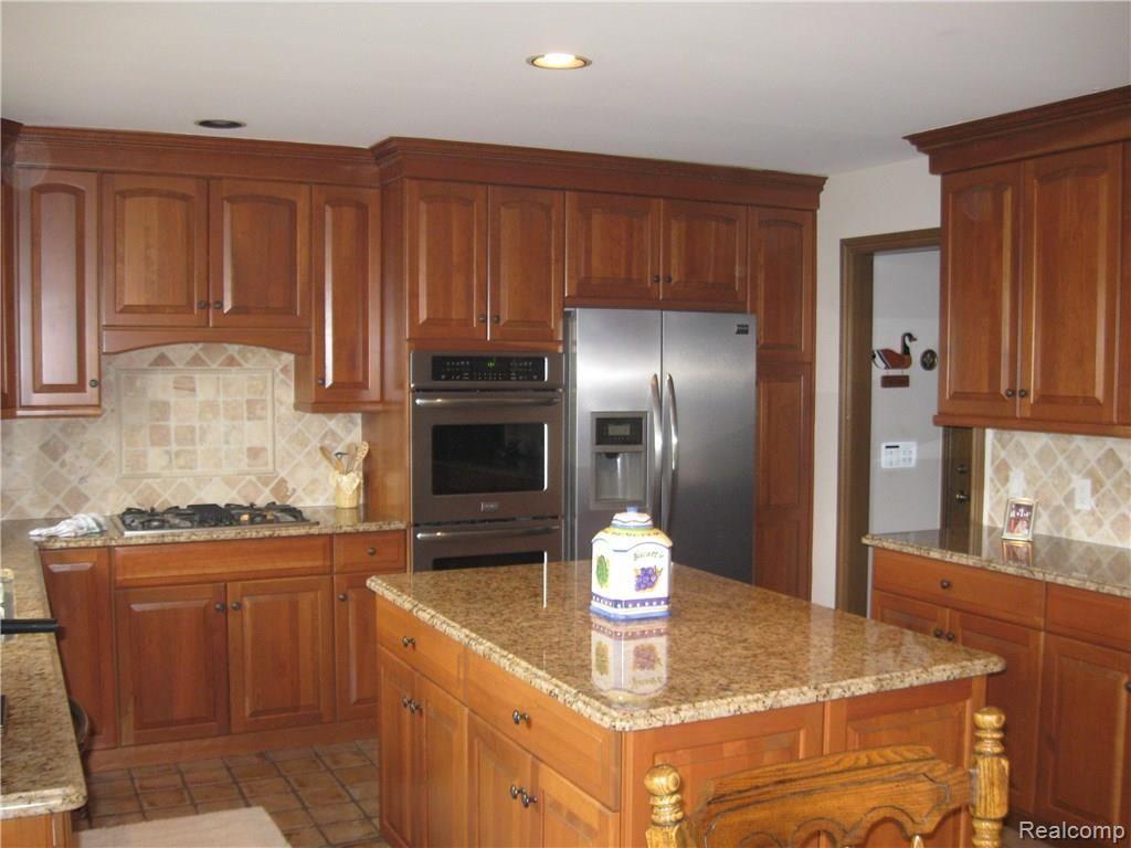 2437 Munster Road Rochester Hills, MI 48309 - Photo 41 of 47
