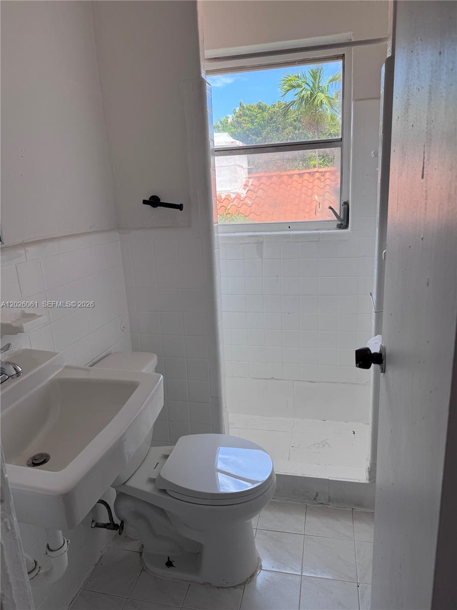 825 Alton Road, Unit 8 Miami Beach, FL 33139 - Photo 4 of 6