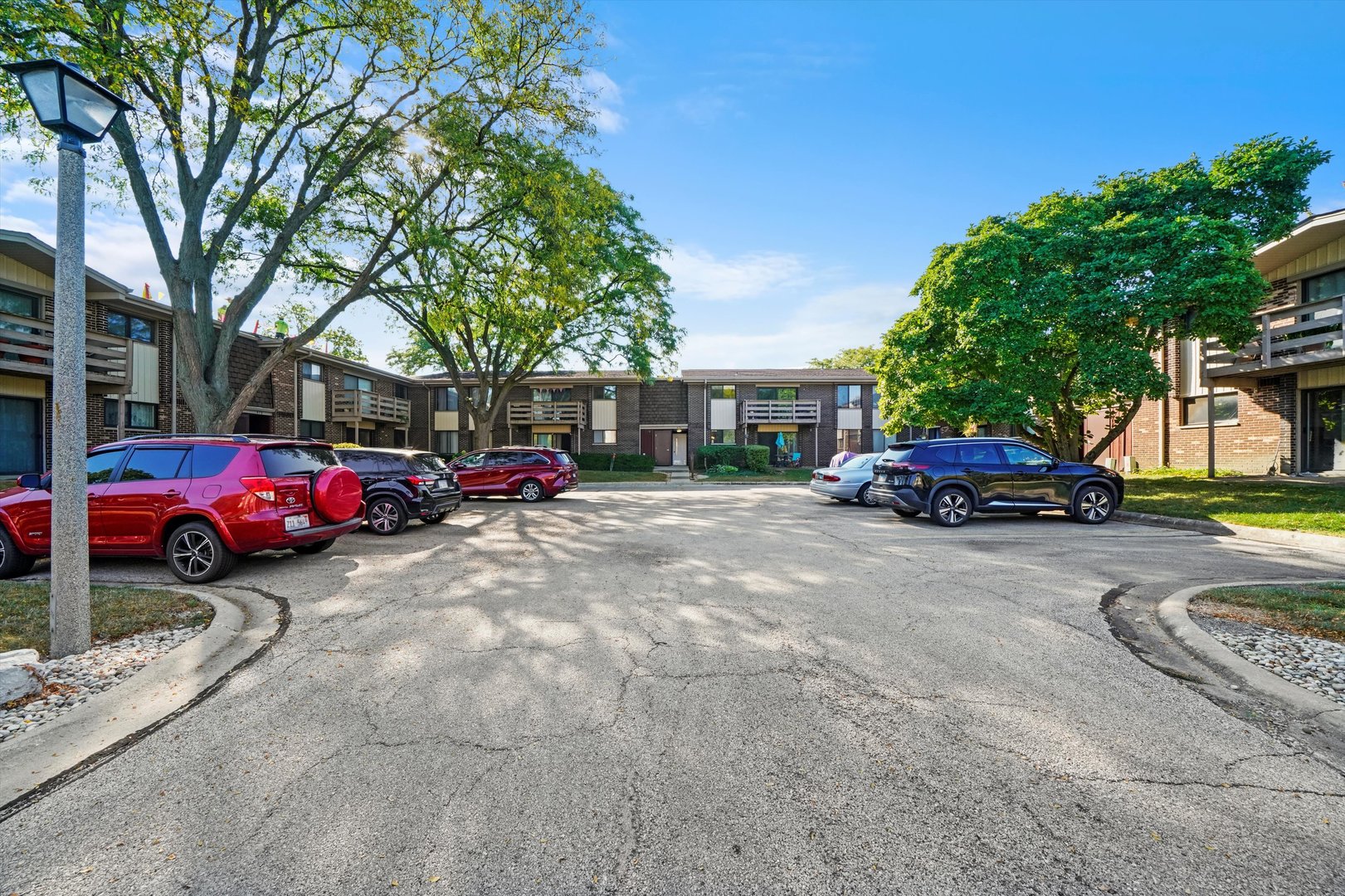 476 Raintree Court, Unit 1B Glen Ellyn, IL 60137 - Photo 22 of 28