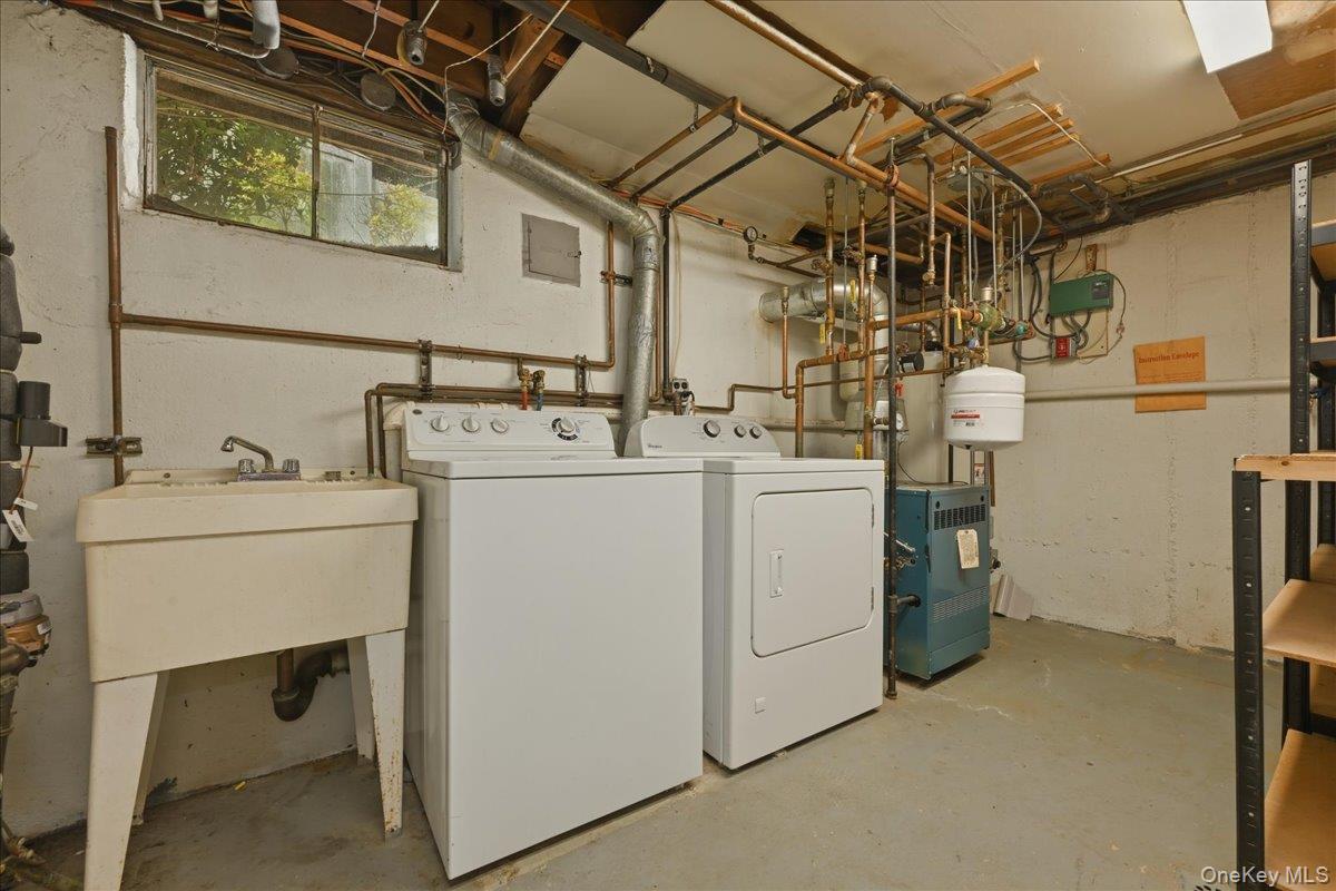 1395 Meadowbrook Road Merrick, NY 11566 - Photo 41 of 44