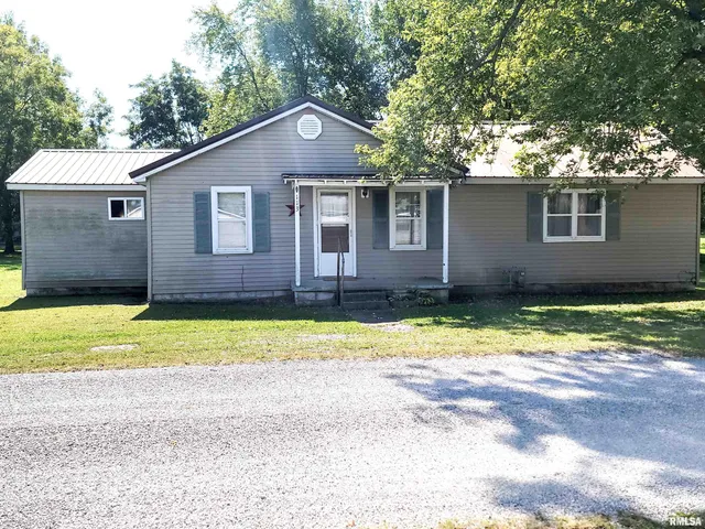 $64,500 | 113 Mead Street Southwest, Clay City, IL 62824