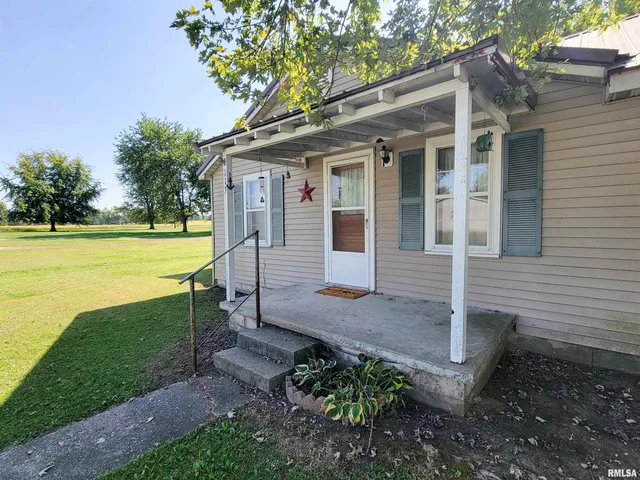 $64,500 | 113 Mead Street Southwest, Clay City, IL 62824