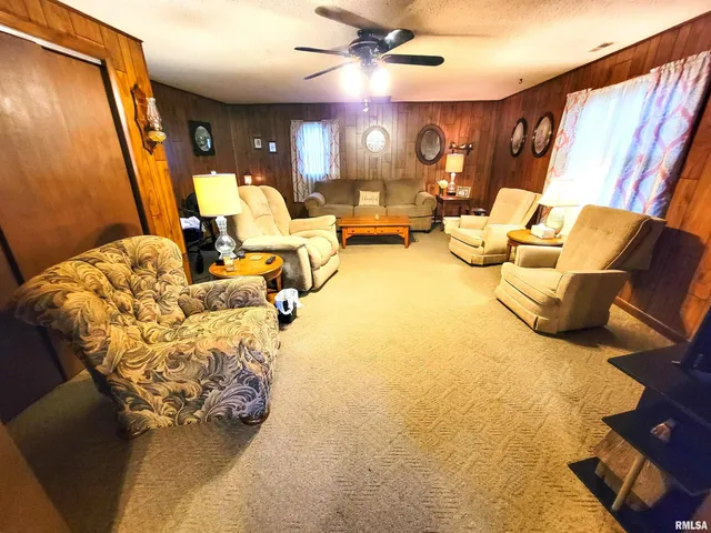 $64,500 | 113 Mead Street Southwest, Clay City, IL 62824