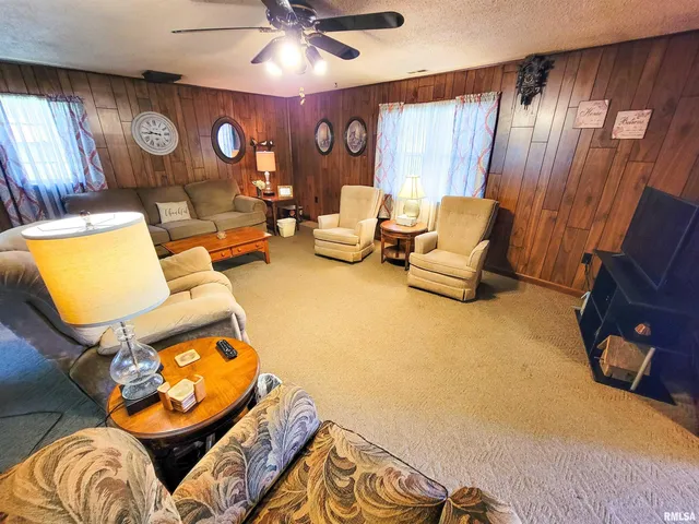 $64,500 | 113 Mead Street Southwest, Clay City, IL 62824