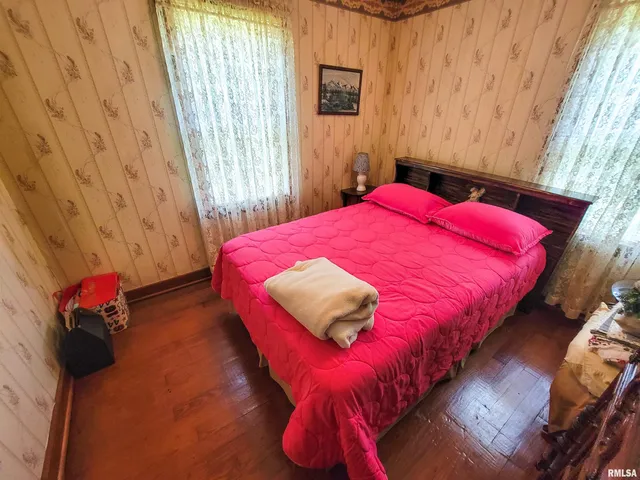 $64,500 | 113 Mead Street Southwest, Clay City, IL 62824