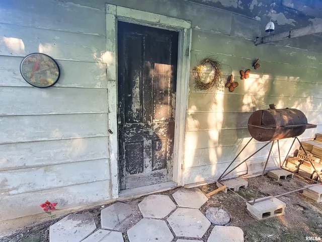 $64,500 | 113 Mead Street Southwest, Clay City, IL 62824