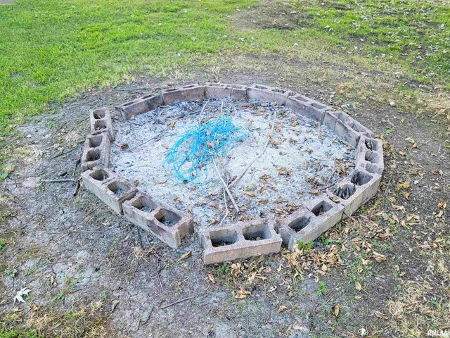 $64,500 | 113 Mead Street Southwest, Clay City, IL 62824