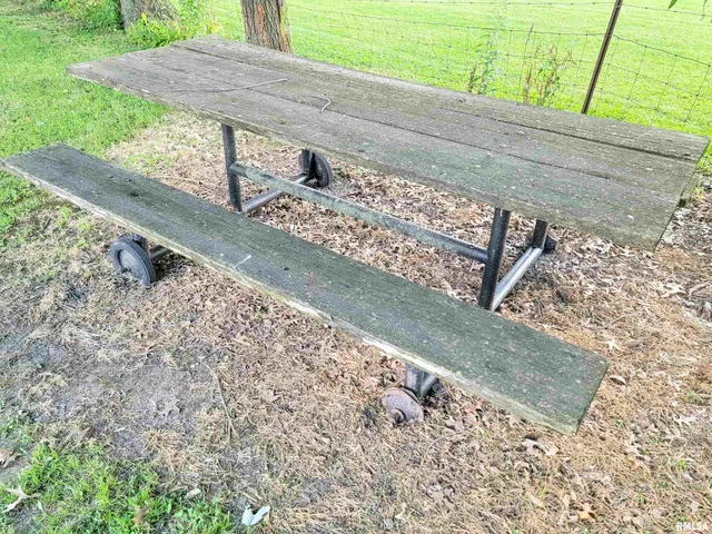 $64,500 | 113 Mead Street Southwest, Clay City, IL 62824