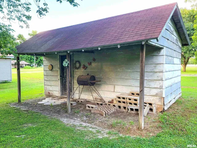 $64,500 | 113 Mead Street Southwest, Clay City, IL 62824