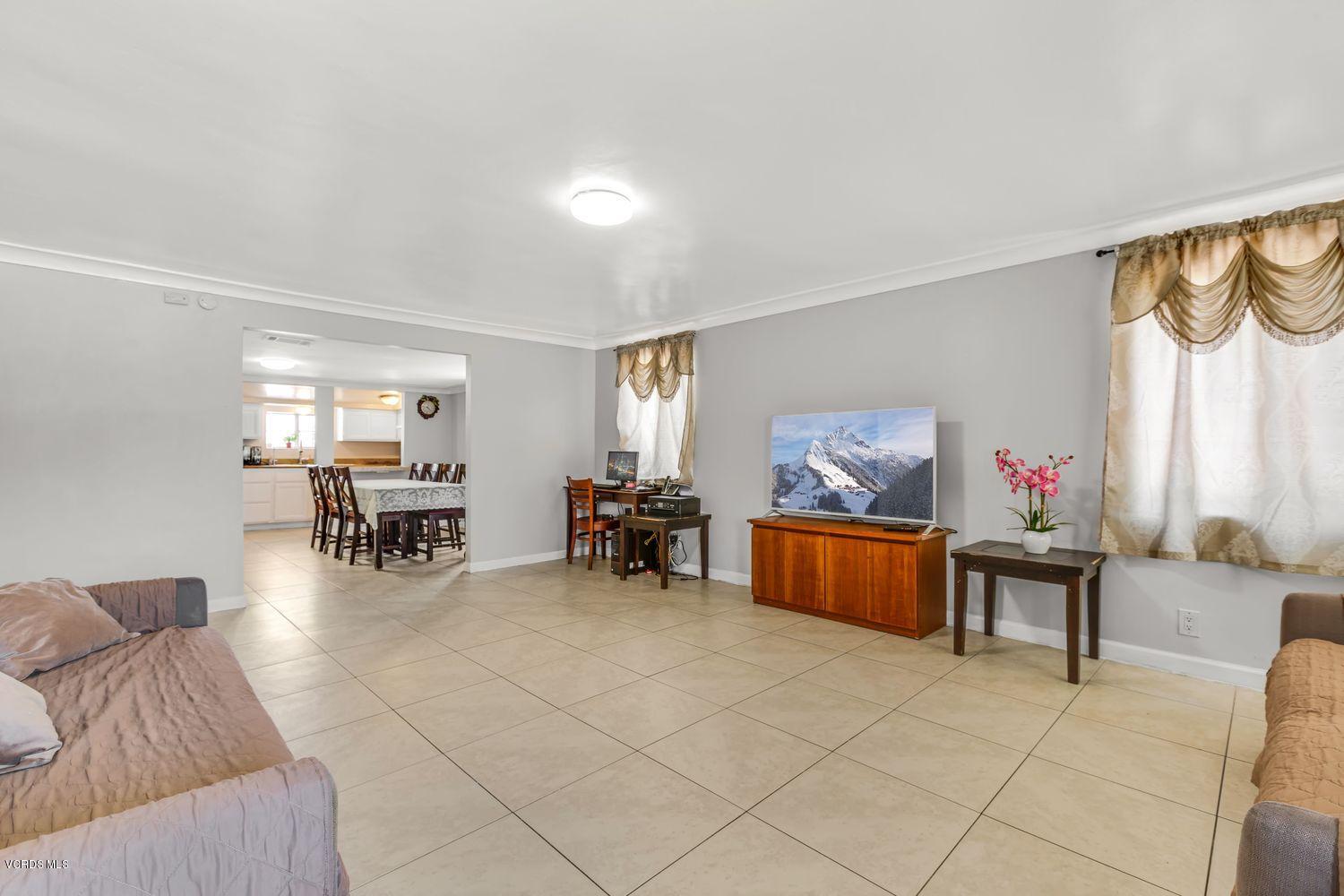 820 Wright Road Oxnard, CA 93036 - Photo 4 of 20 004_820-wright-rd-oxnard-ca-usa-019