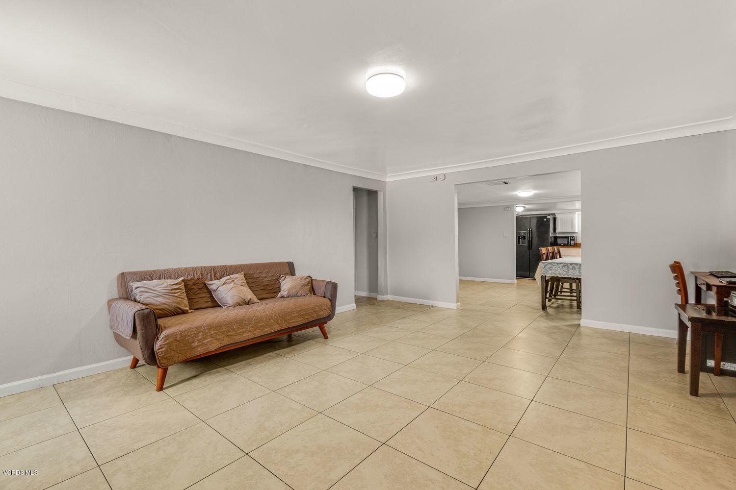 820 Wright Road Oxnard, CA 93036 - Photo 5 of 20 005_820-wright-rd-oxnard-ca-usa-018