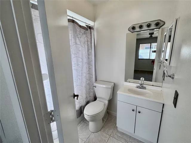a view of a big room with closet and a ceiling fan