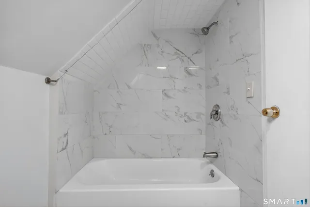 $2,400 | 361 Ridgefield Avenue, Unit 3, Bridgeport, CT 06610