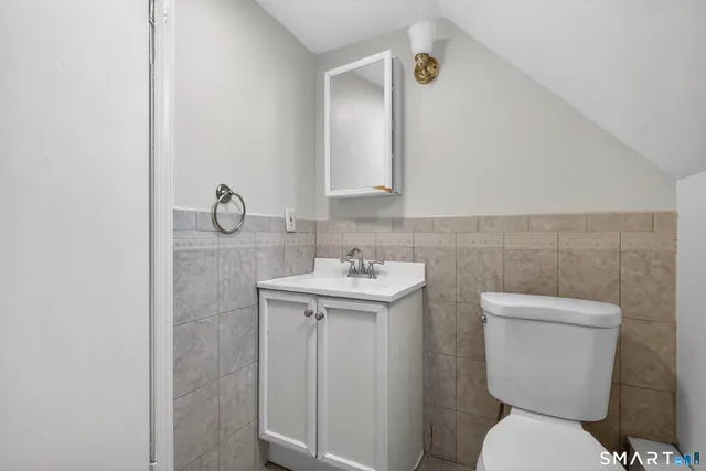 $2,400 | 361 Ridgefield Avenue, Unit 3, Bridgeport, CT 06610