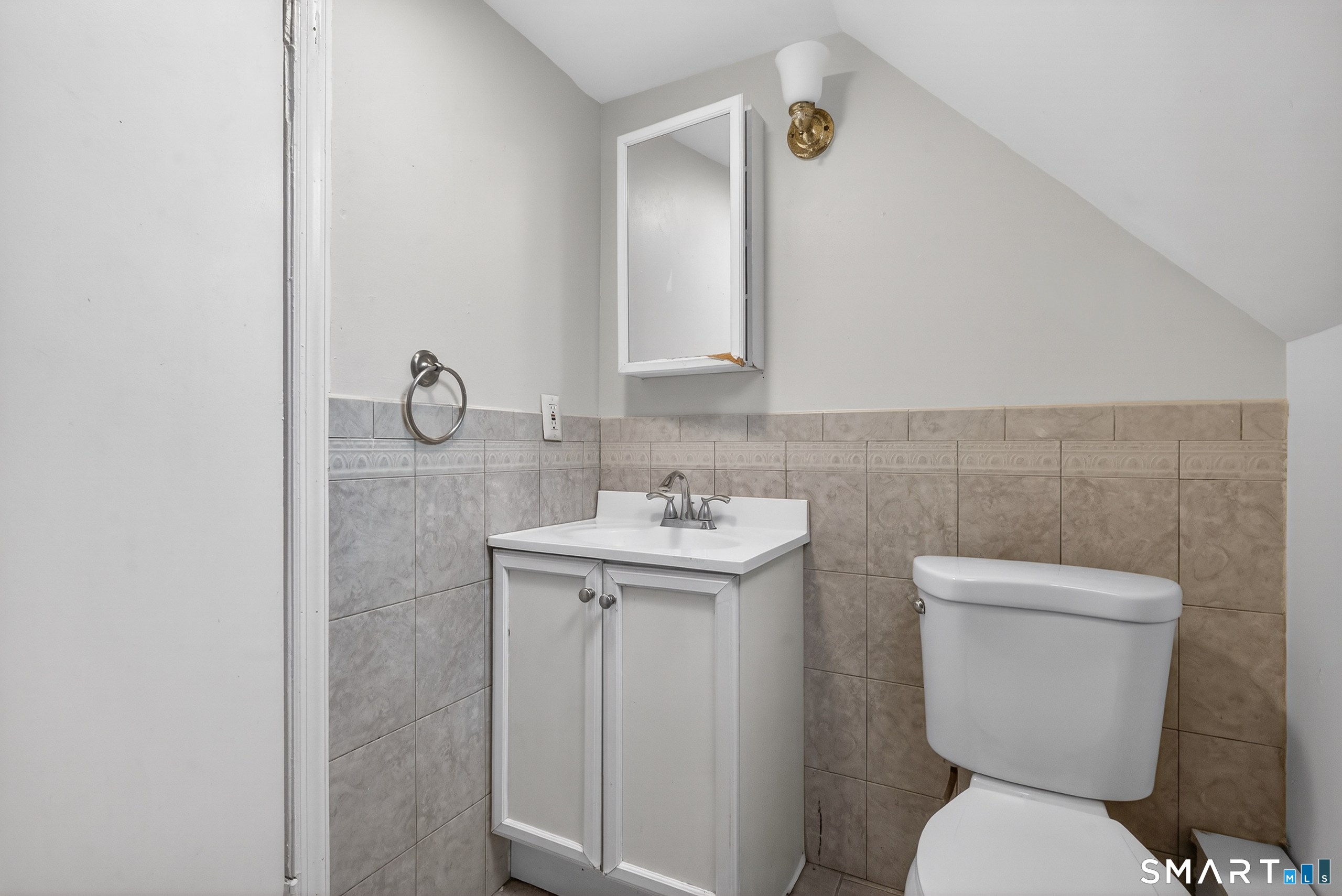 361 Ridgefield Avenue, Unit 3 Bridgeport, CT 06610 - Photo 3 of 13