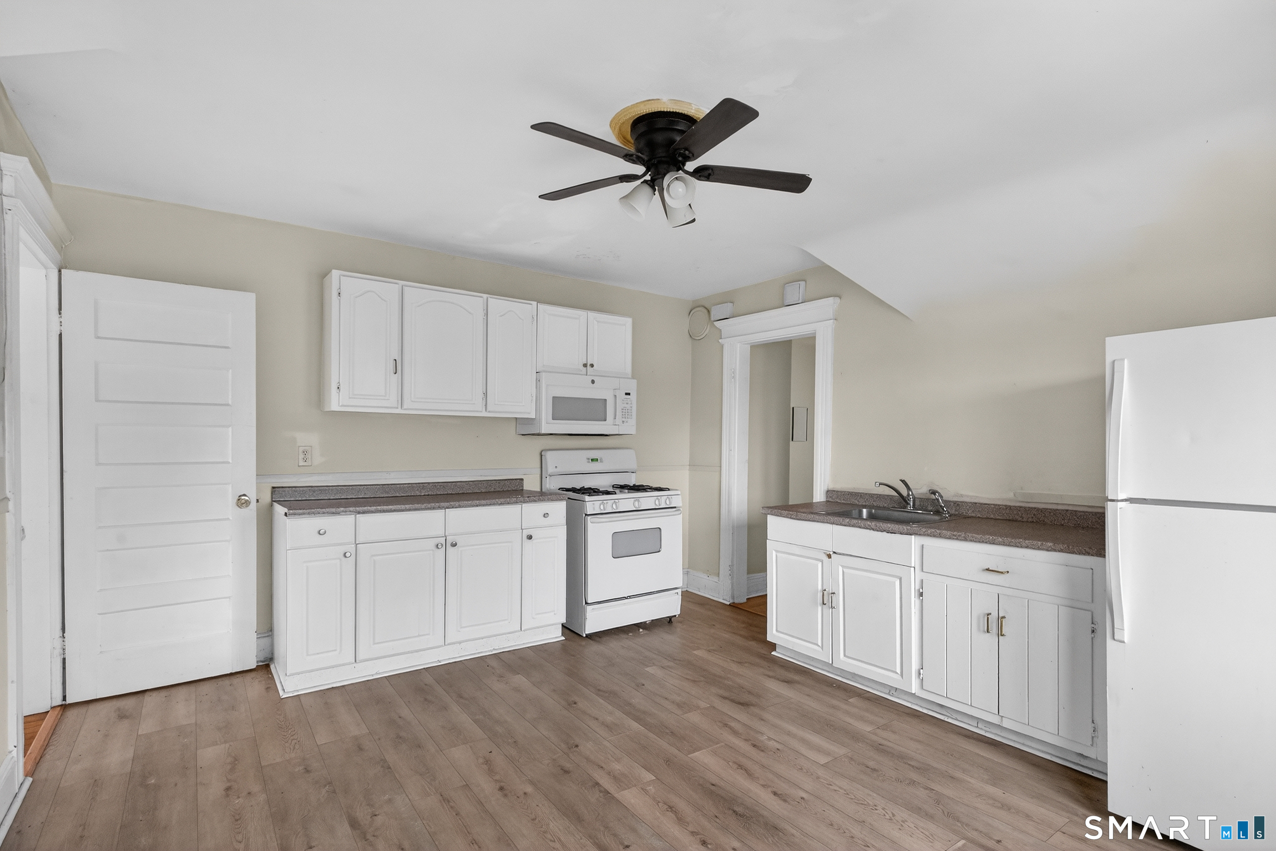 361 Ridgefield Avenue, Unit 3 Bridgeport, CT 06610 - Photo 6 of 13