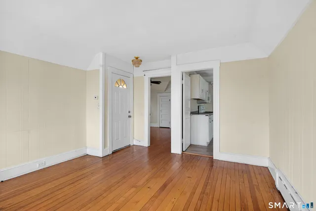 $2,400 | 361 Ridgefield Avenue, Unit 3, Bridgeport, CT 06610