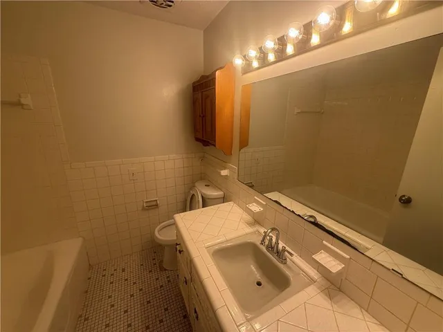 $269,000 | 11123 Grand Avenue, Kansas City, MO 64114