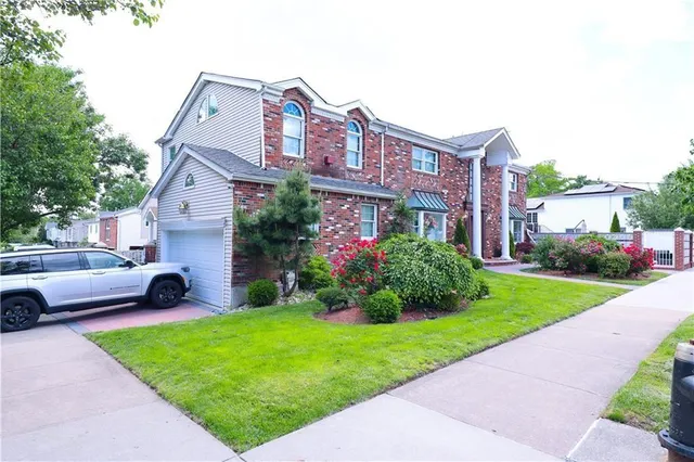 $1,399,999 | 728 Huguenot Avenue | Huguenot